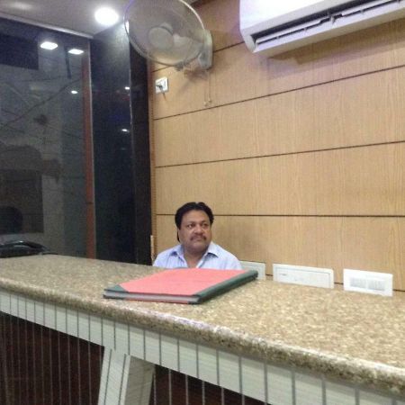 Adb Rooms Hotel De Pal Varanasi Exterior foto