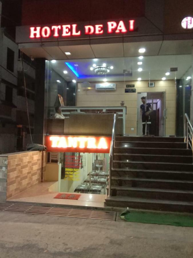 Adb Rooms Hotel De Pal Varanasi Exterior foto
