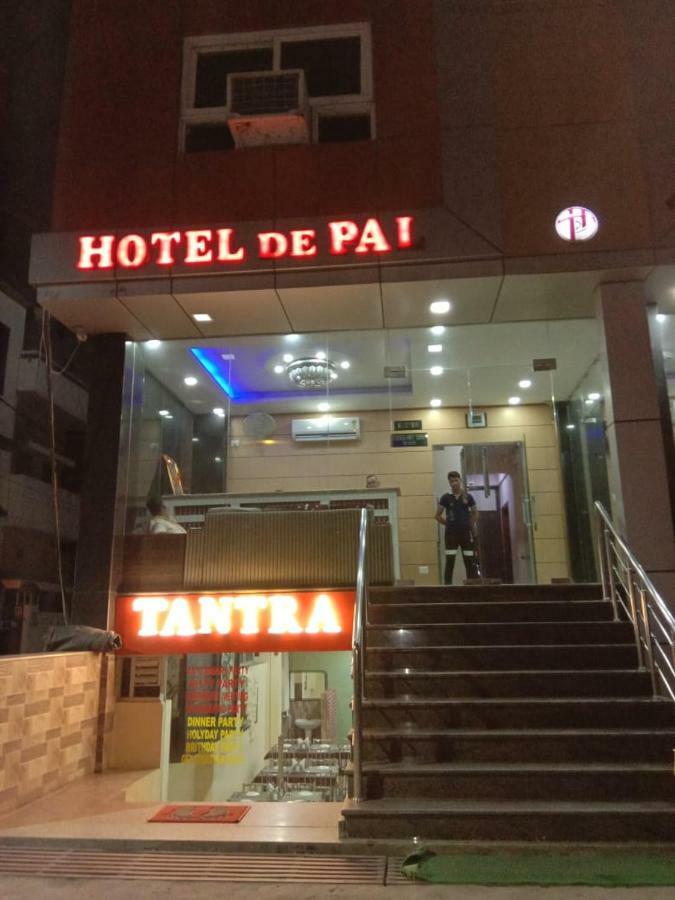 Adb Rooms Hotel De Pal Varanasi Exterior foto